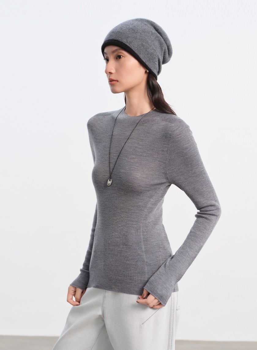 純羊毛半高領針織上衣