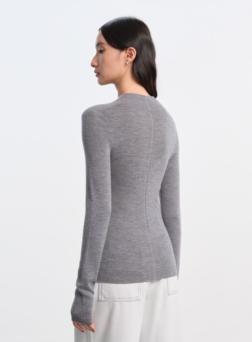 純羊毛半高領針織上衣