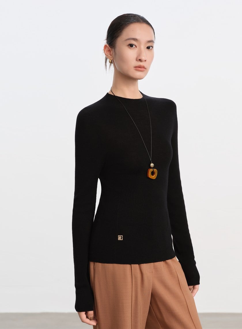 純羊毛半高領針織上衣