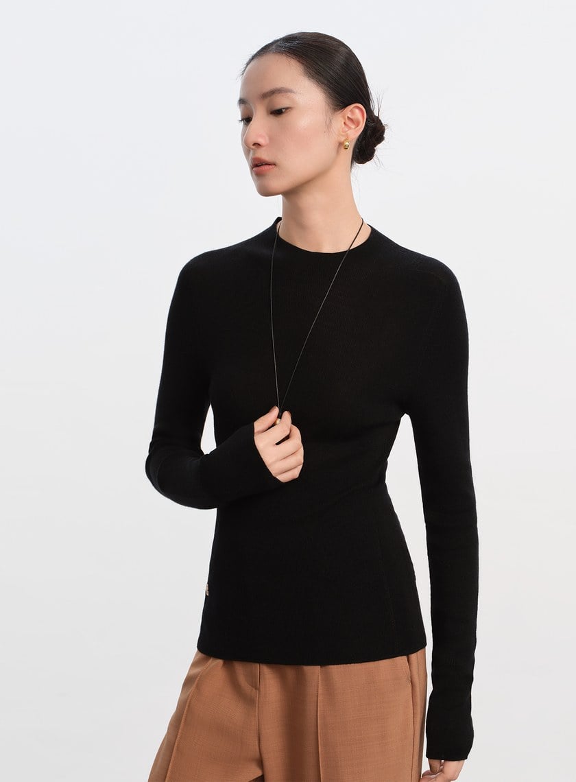 純羊毛半高領針織上衣