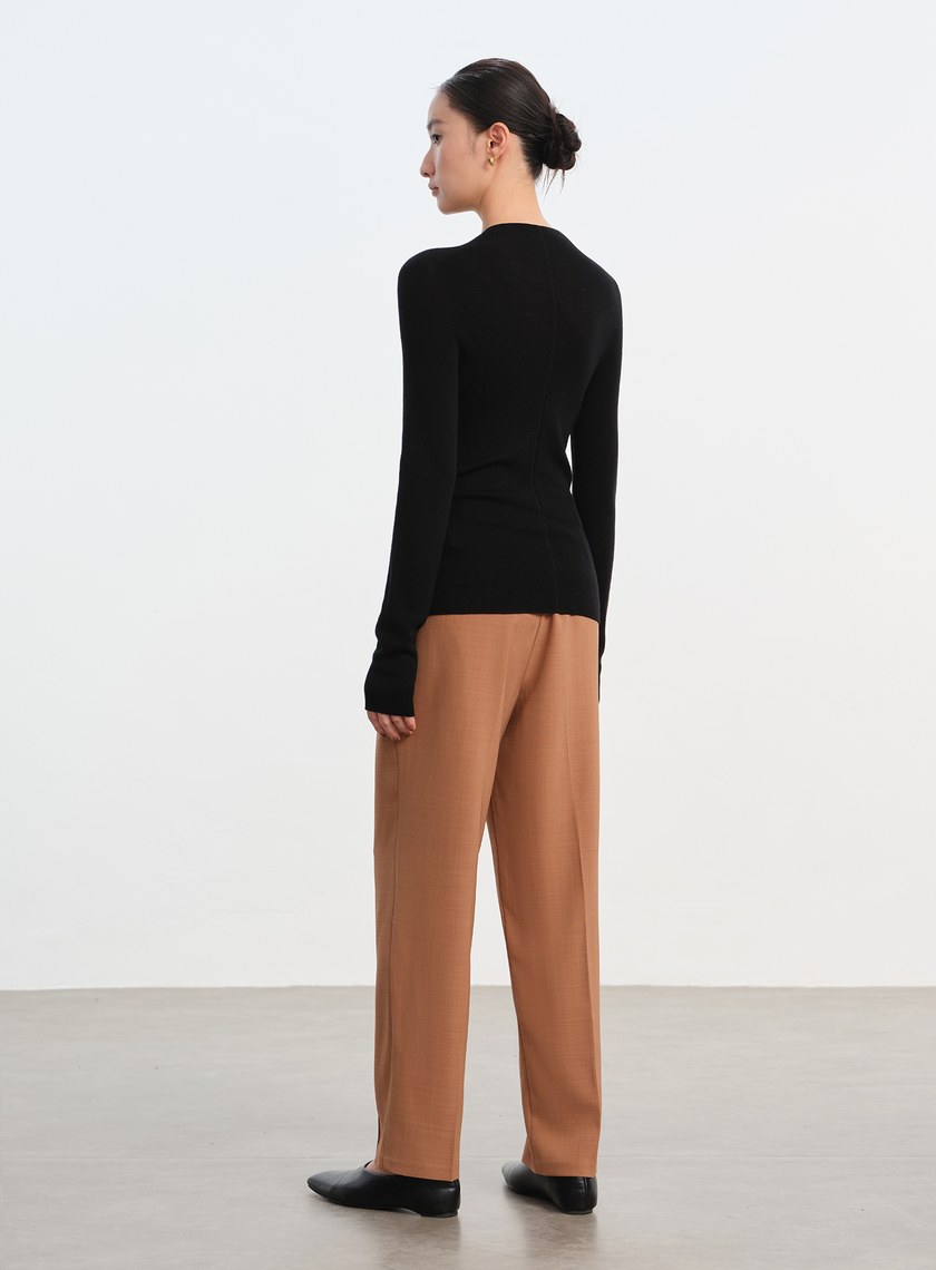 純羊毛半高領針織上衣