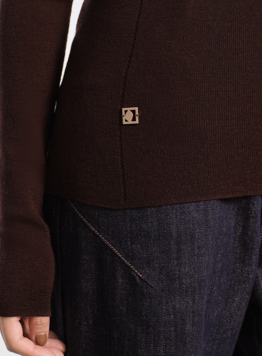 純羊毛半高領針織上衣