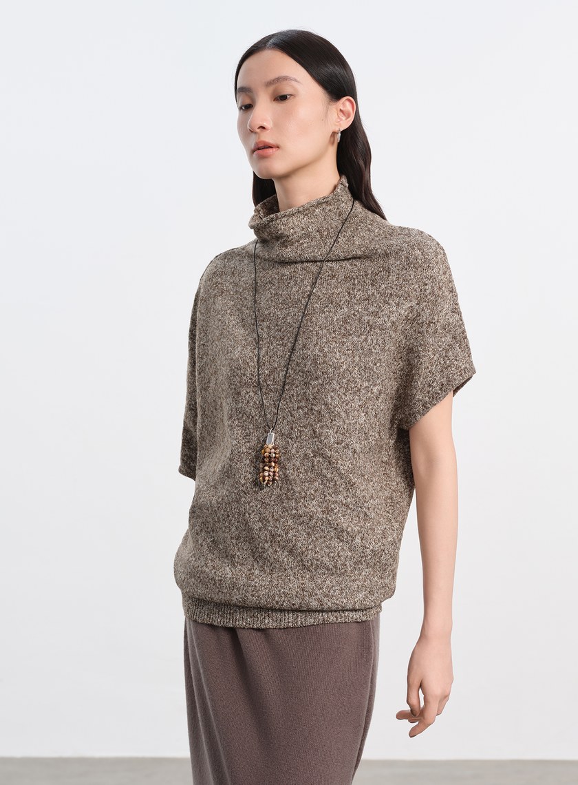 半高領落肩不對稱上衣