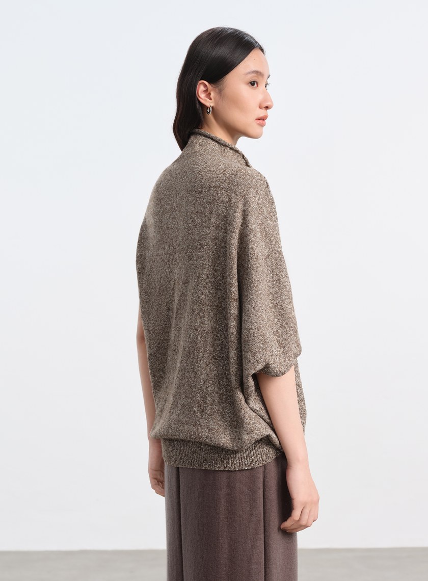 半高領落肩不對稱上衣