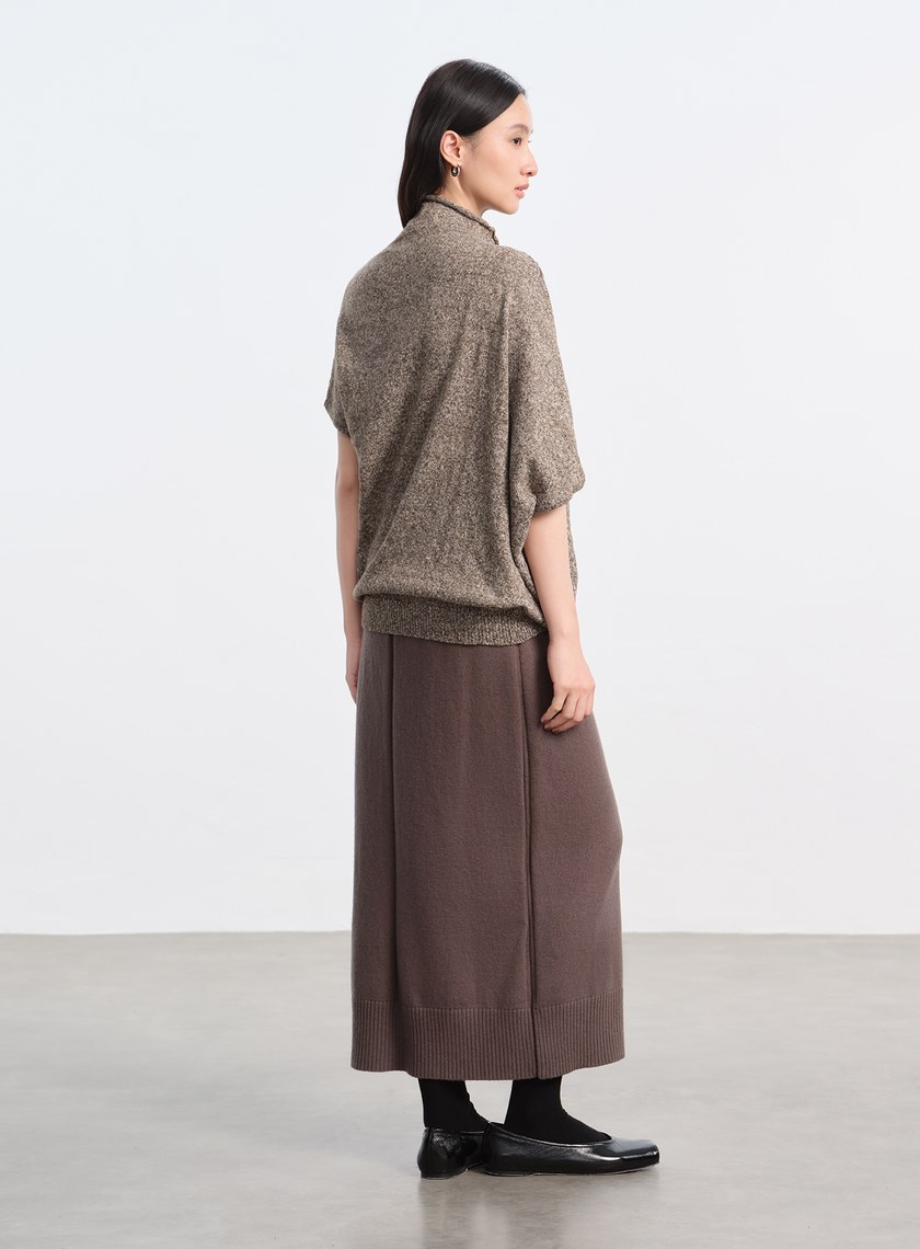 半高領落肩不對稱上衣