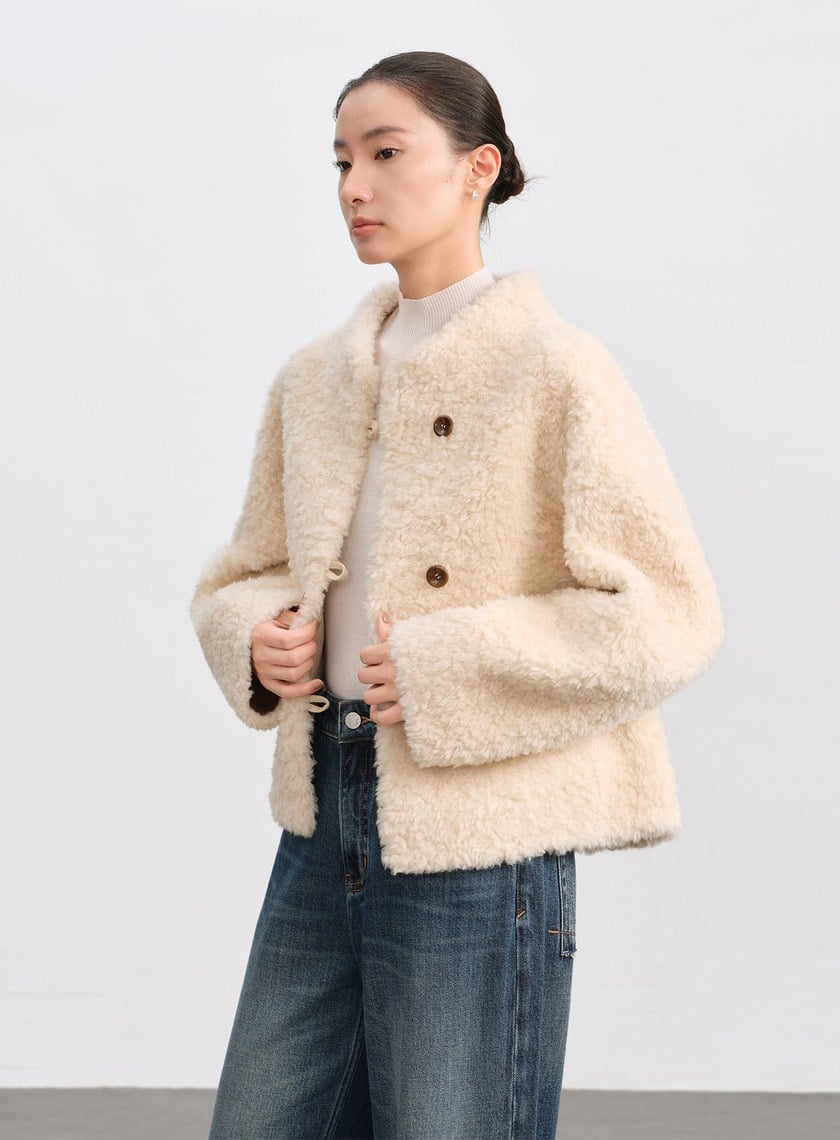 挺廓感羊毛半高領外套