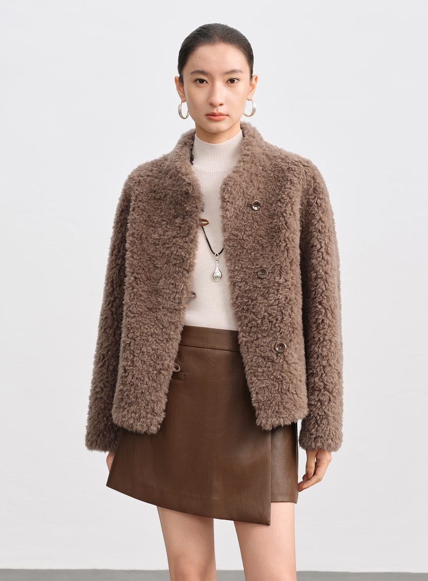 挺廓感羊毛半高領外套