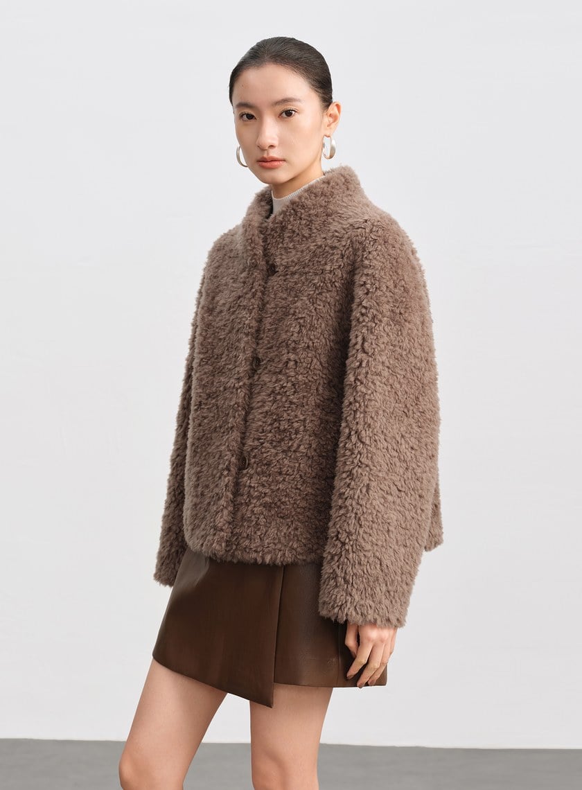 挺廓感羊毛半高領外套