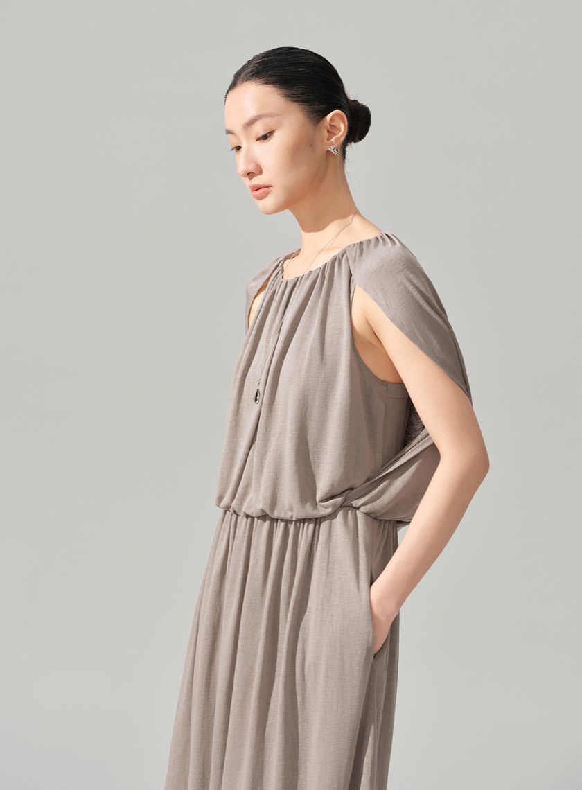 優雅垂墜收腰洋裝