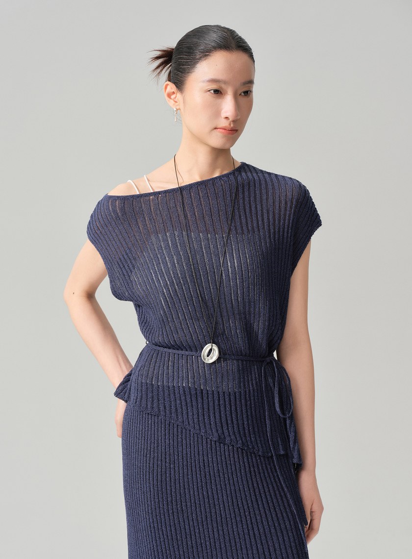 慵懶不對稱斜肩繫帶上衣