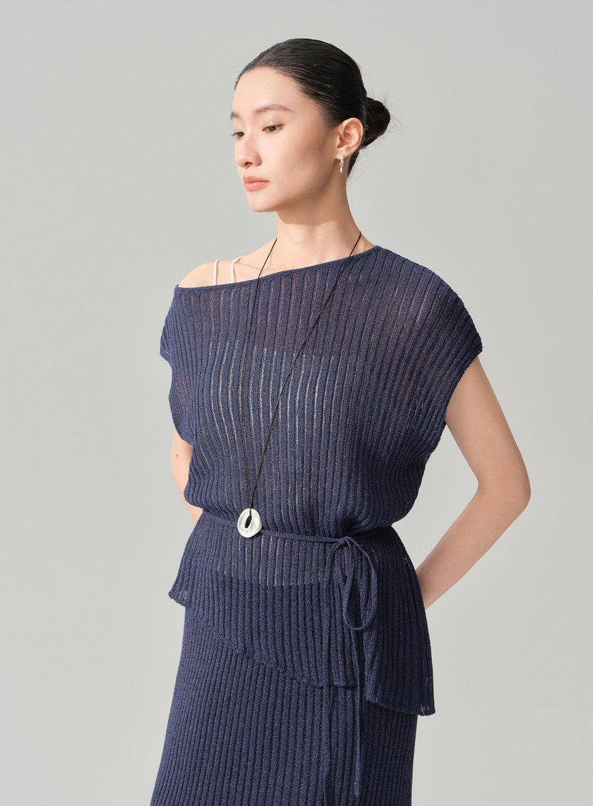 慵懶不對稱斜肩繫帶上衣