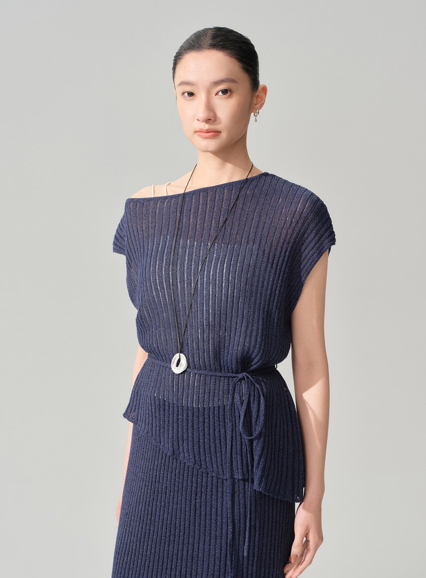 慵懶不對稱斜肩繫帶上衣