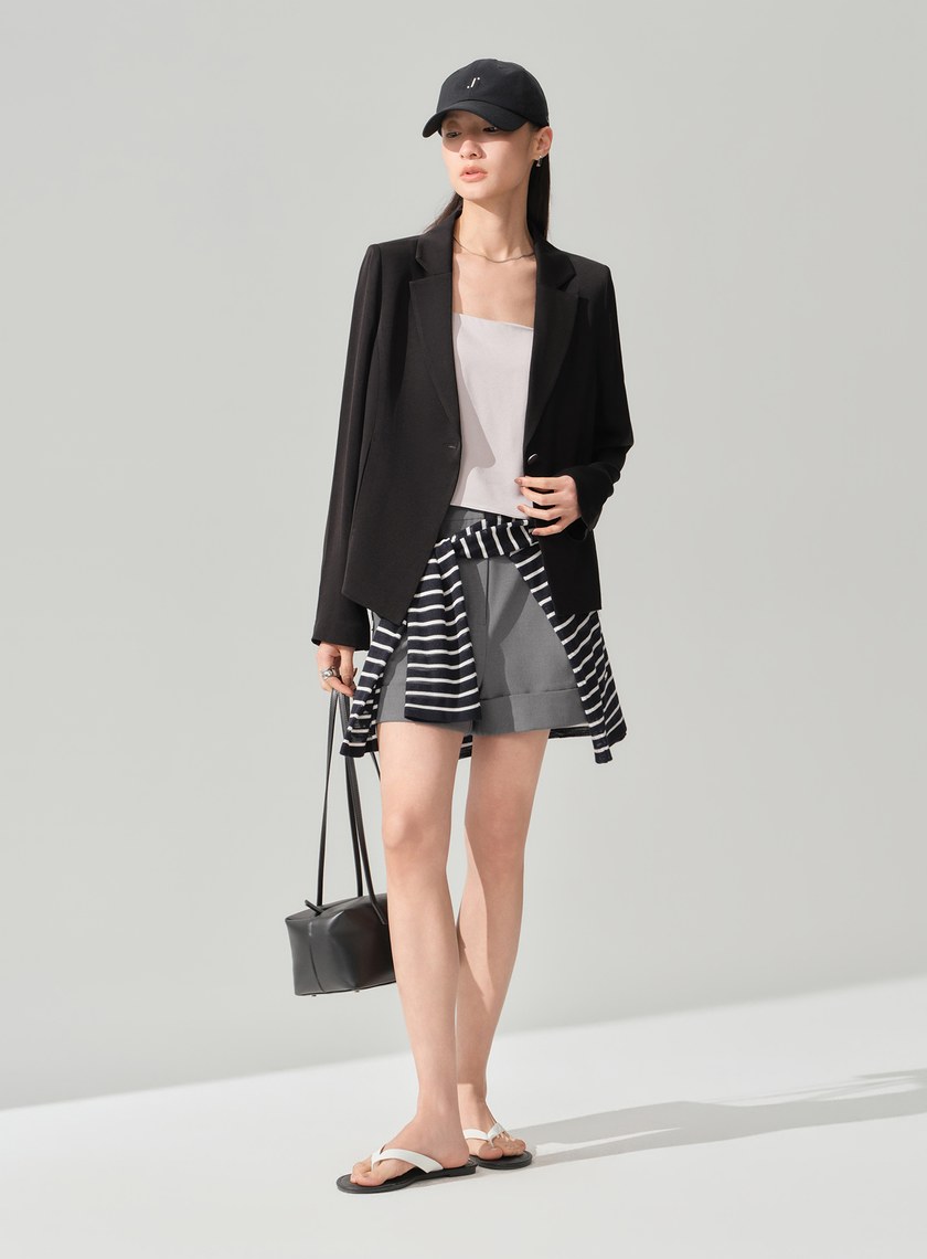 不對稱扣飾短版西裝外套