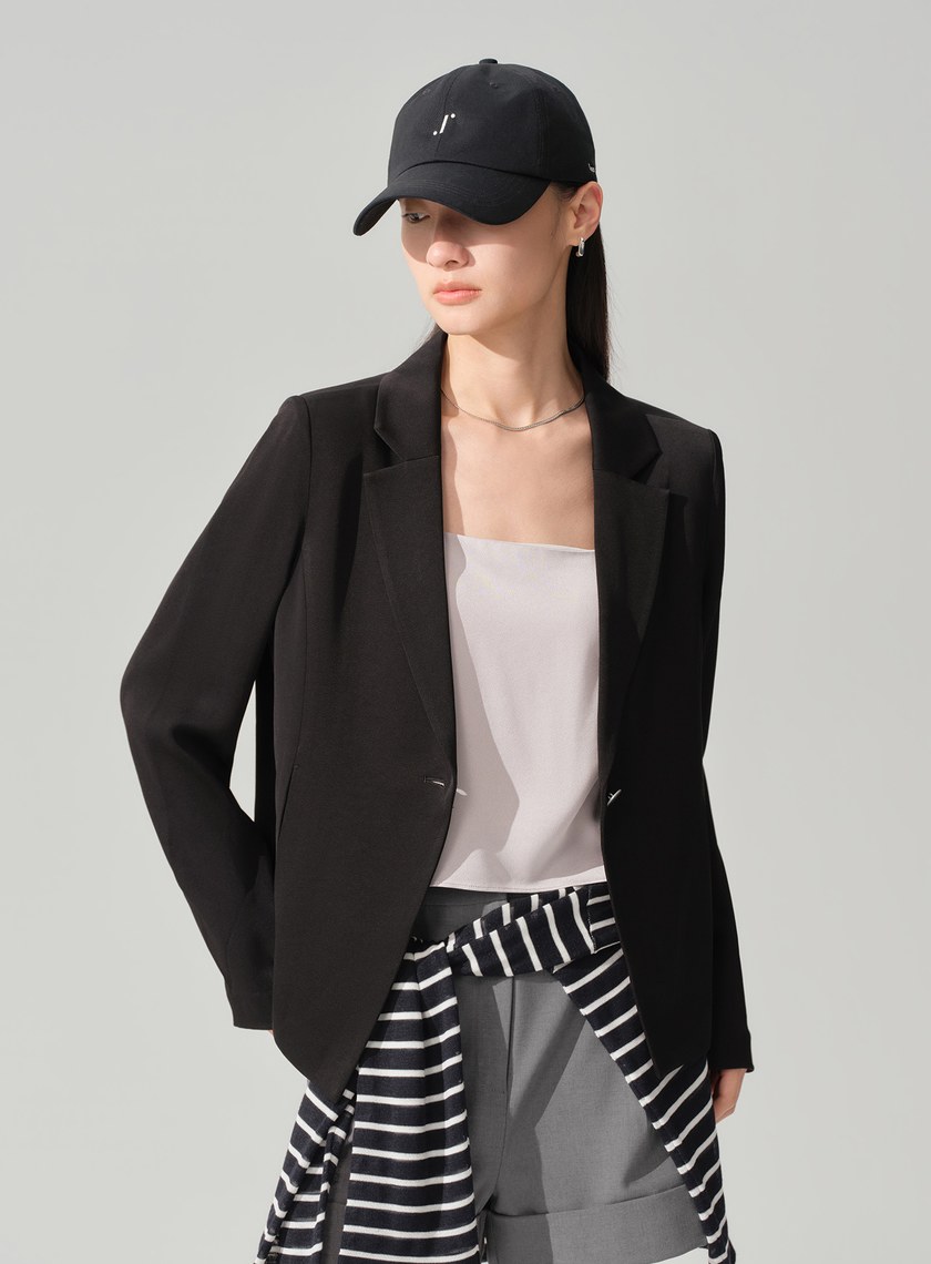 不對稱扣飾短版西裝外套