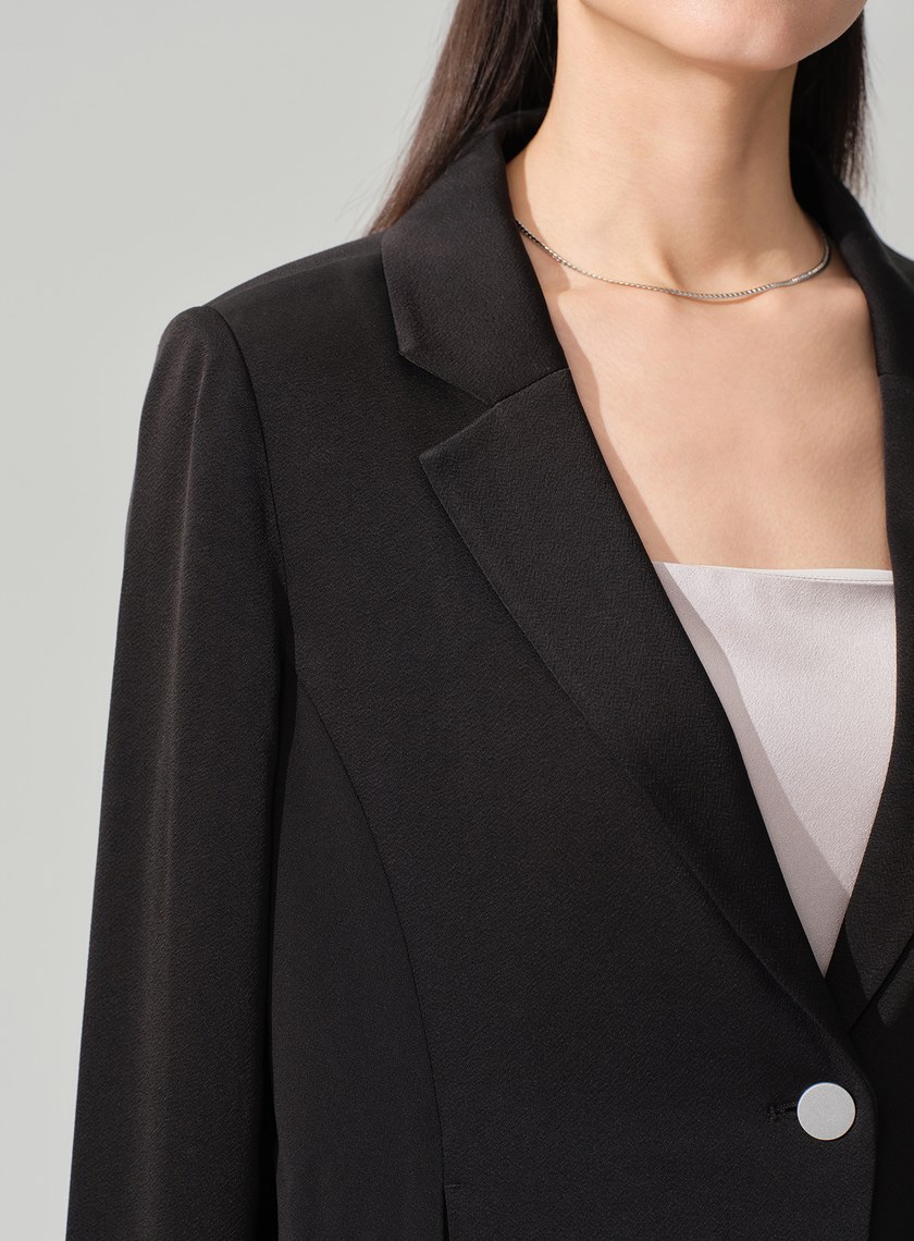 不對稱扣飾短版西裝外套