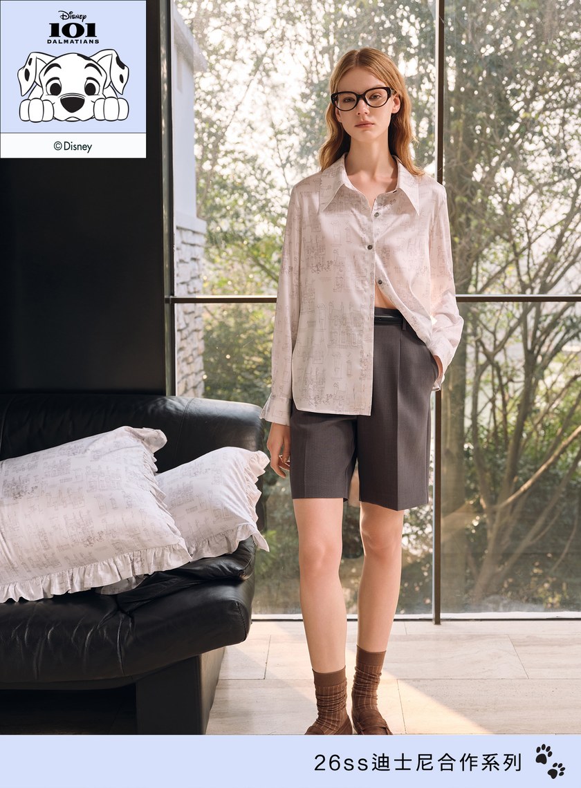 DISNEY｜藝術印花不對稱緞面襯衫