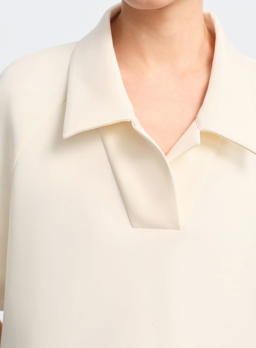 不對稱收腰短版 POLO 上衣