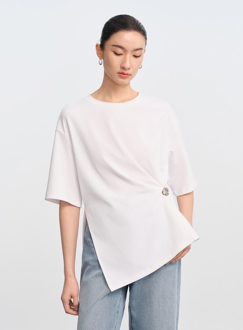 慵懶親膚胸針上衣