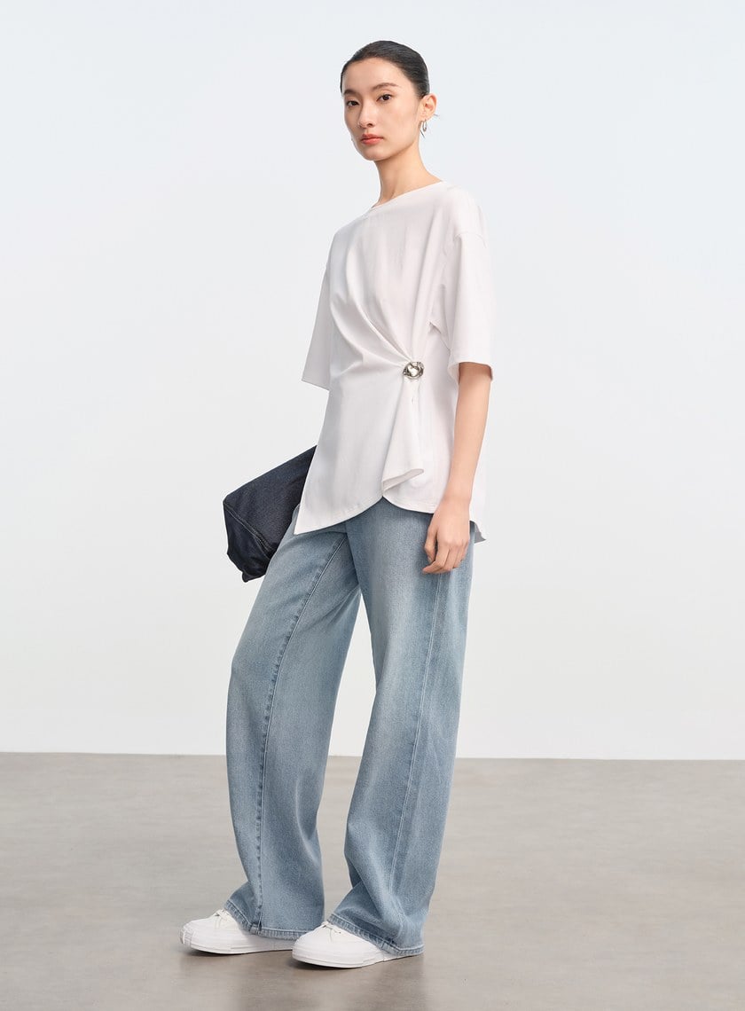 慵懶親膚胸針上衣