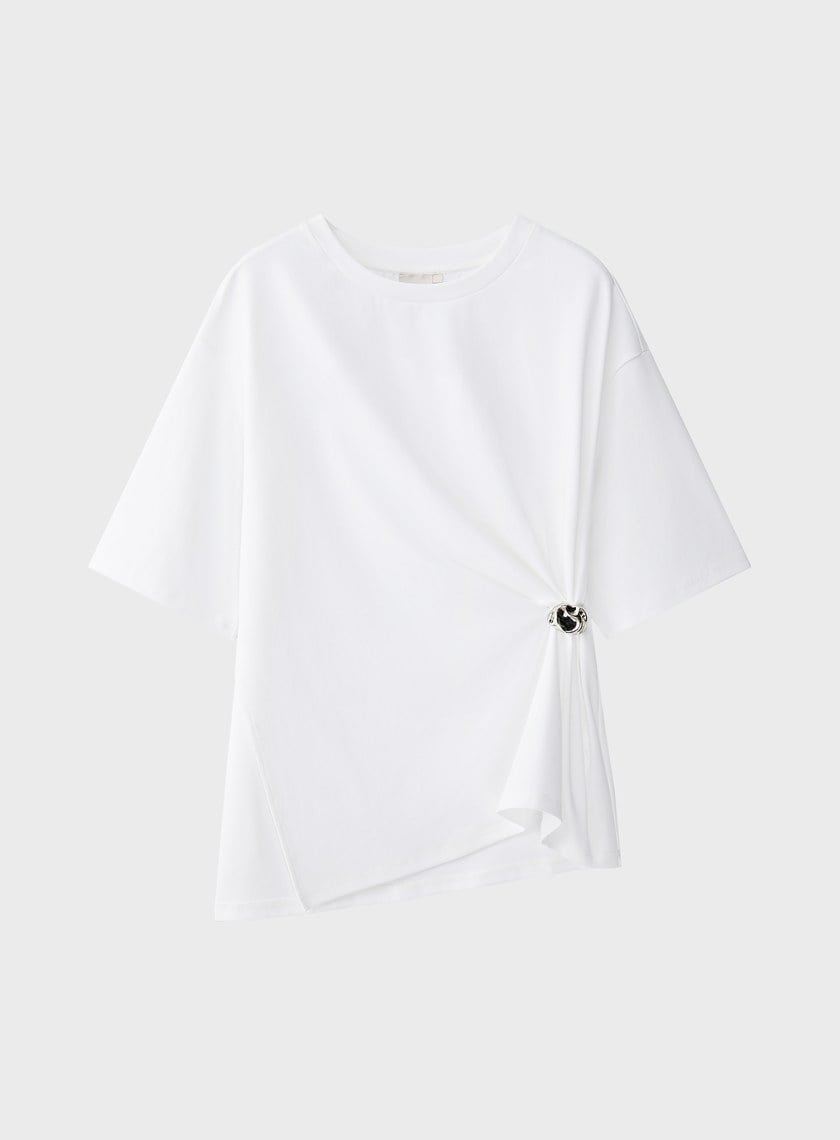 慵懶親膚胸針上衣