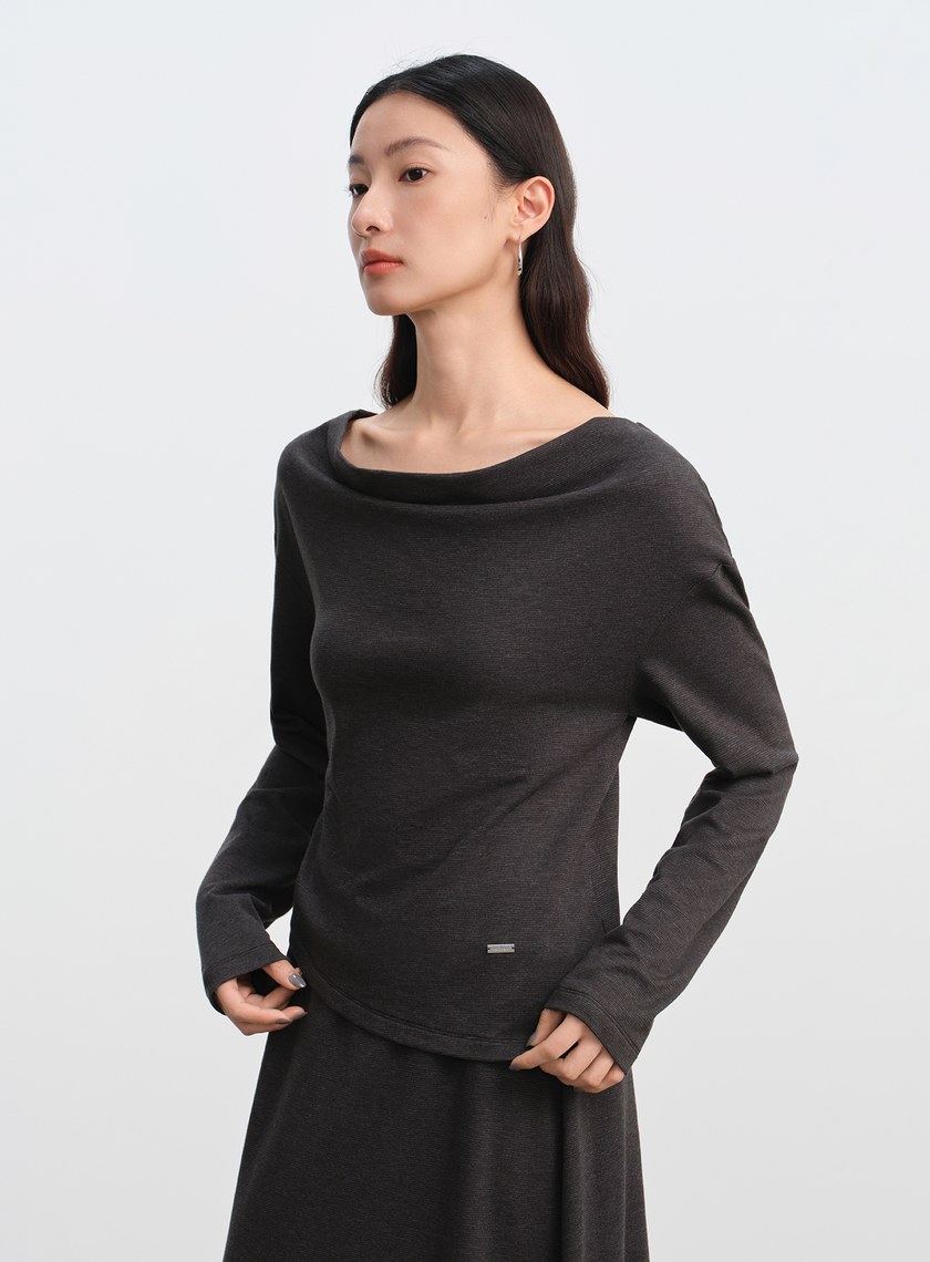 慵懶一字領針織上衣