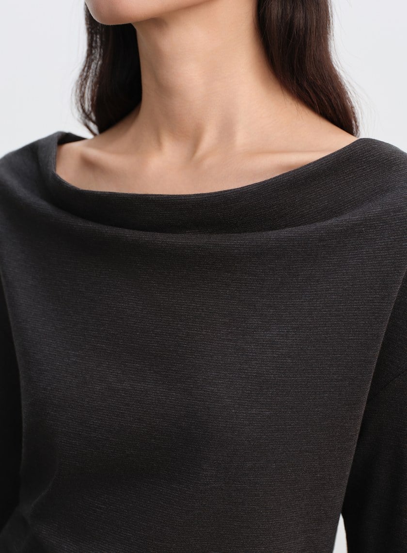 慵懶一字領針織上衣