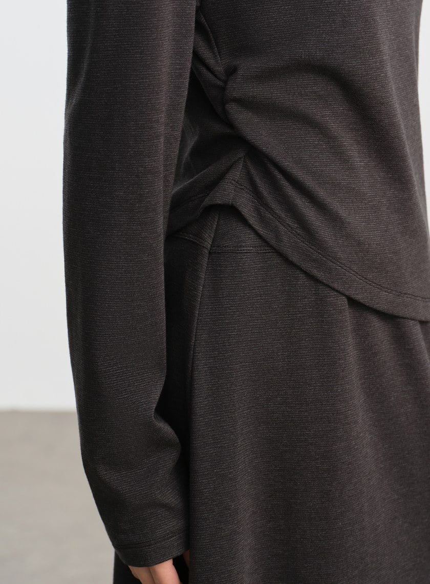 慵懶一字領針織上衣