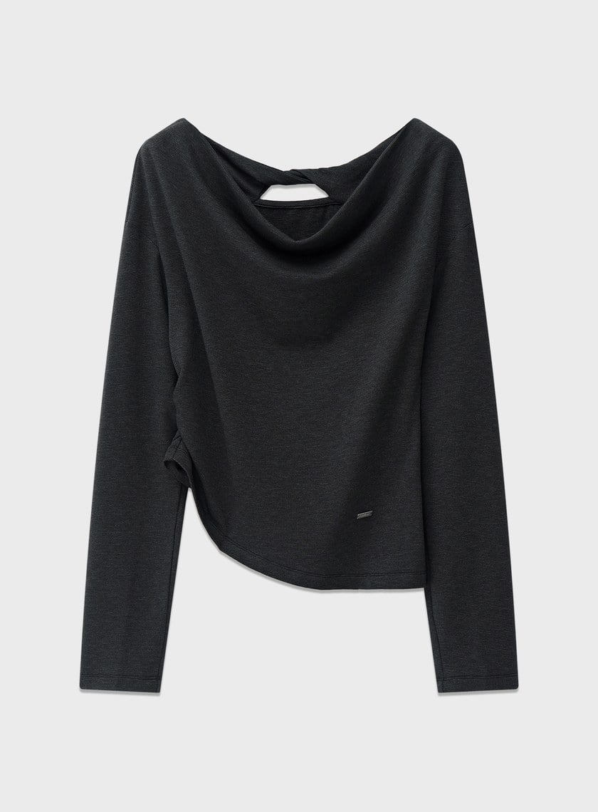 慵懶一字領針織上衣