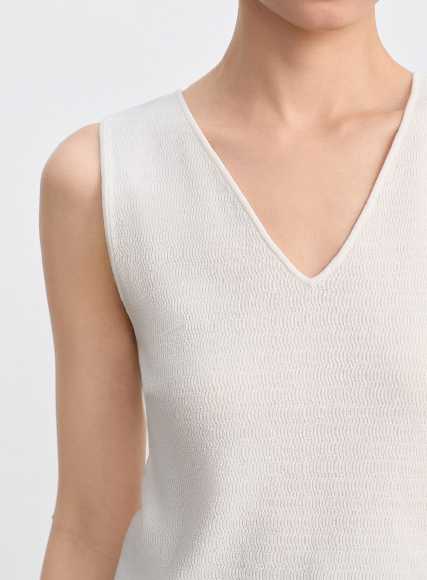 純棉立體緹花V領背心