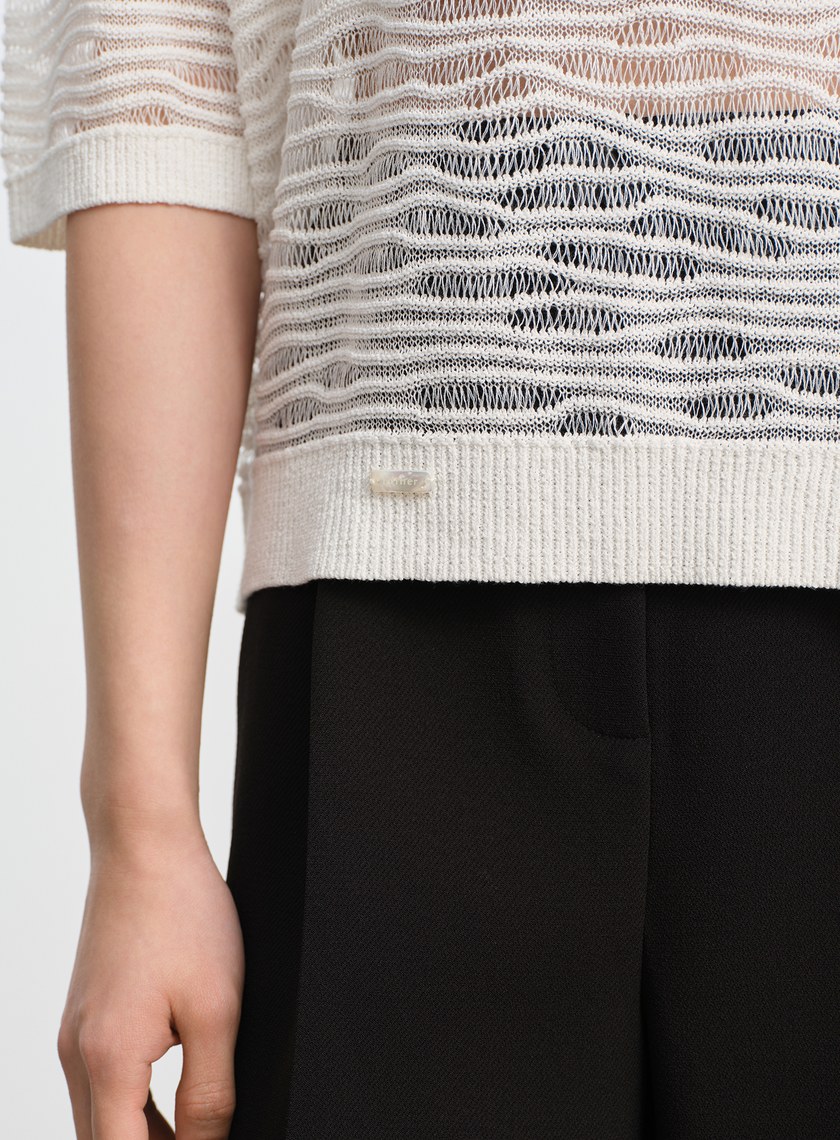 波紋鏤空肌理上衣