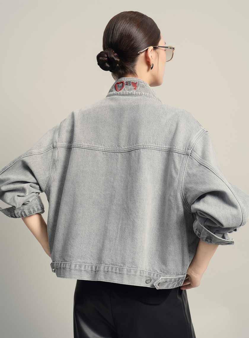 Leland Lee藝術家聯名-刺繡立領復古牛仔外套