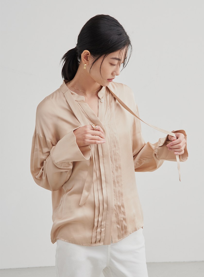 光澤感飄帶打摺襯衫