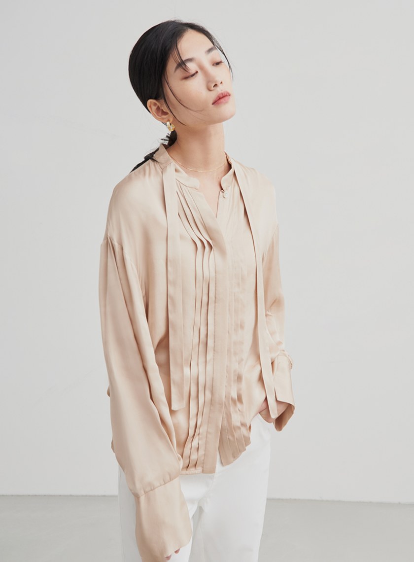 光澤感飄帶打摺襯衫