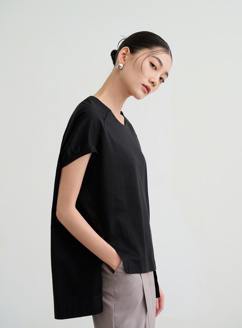 領口刺繡斗篷式造型上衣