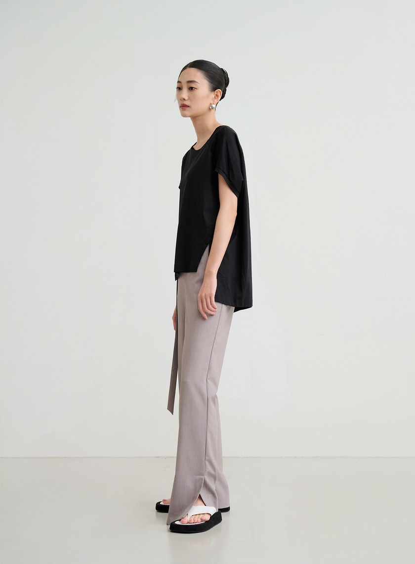 領口刺繡斗篷式造型上衣