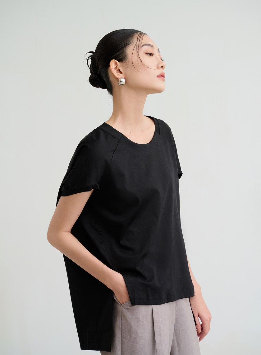 領口刺繡斗篷式造型上衣