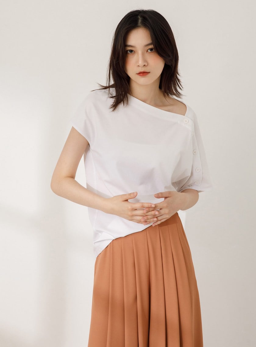 斜領不對稱落肩袖上衣