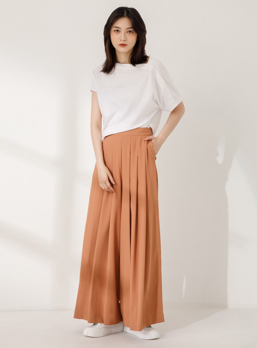 斜領不對稱落肩袖上衣