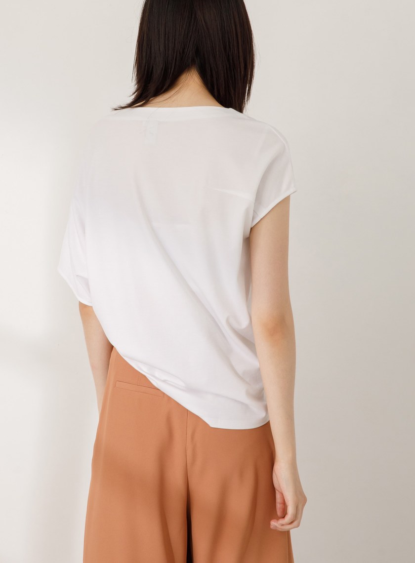 斜領不對稱落肩袖上衣