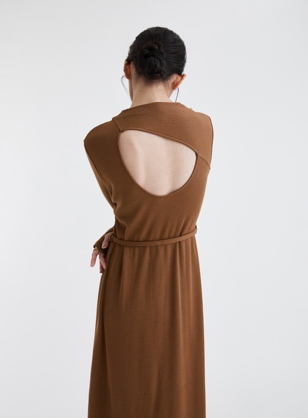 鏤空美背高領針織拉鍊洋裝