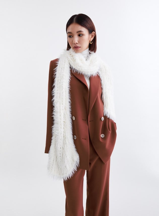 柔軟毛毛網洞造型圍巾