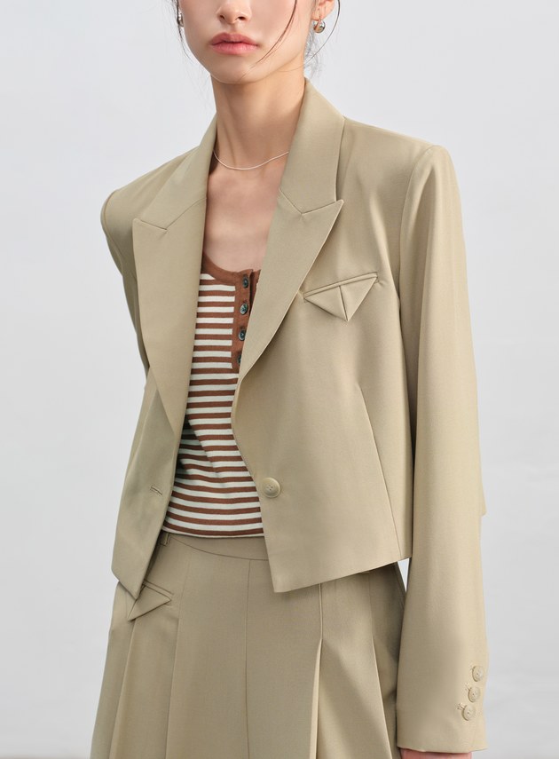 俐落不對稱分割短版西裝外套