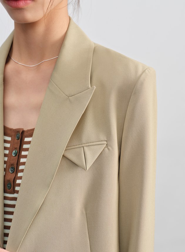 俐落不對稱分割短版西裝外套