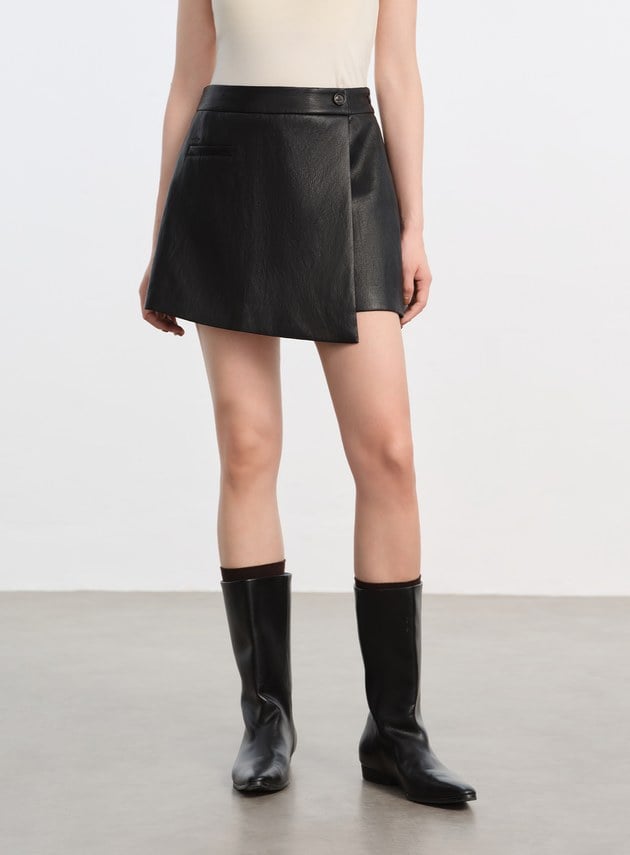 時髦一片式皮革褲裙