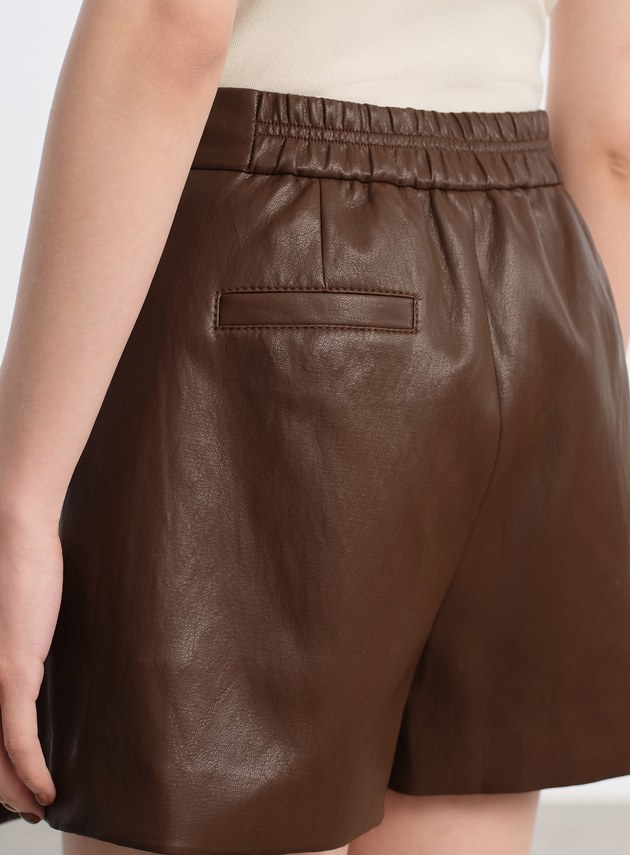 時髦一片式皮革褲裙