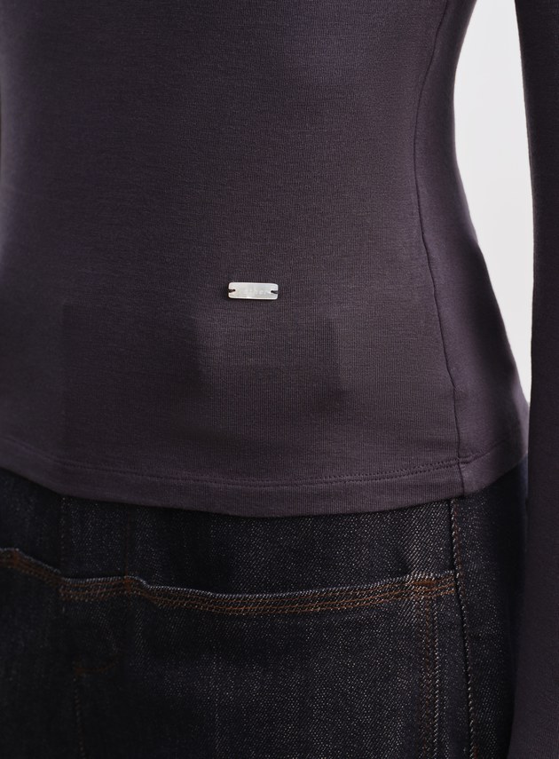 不對稱紐結合身上衣