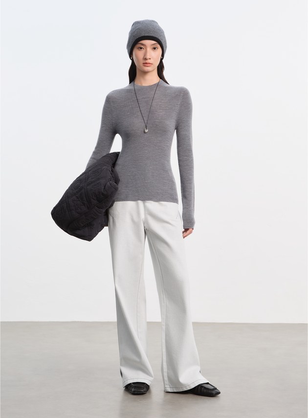 純羊毛半高領針織上衣