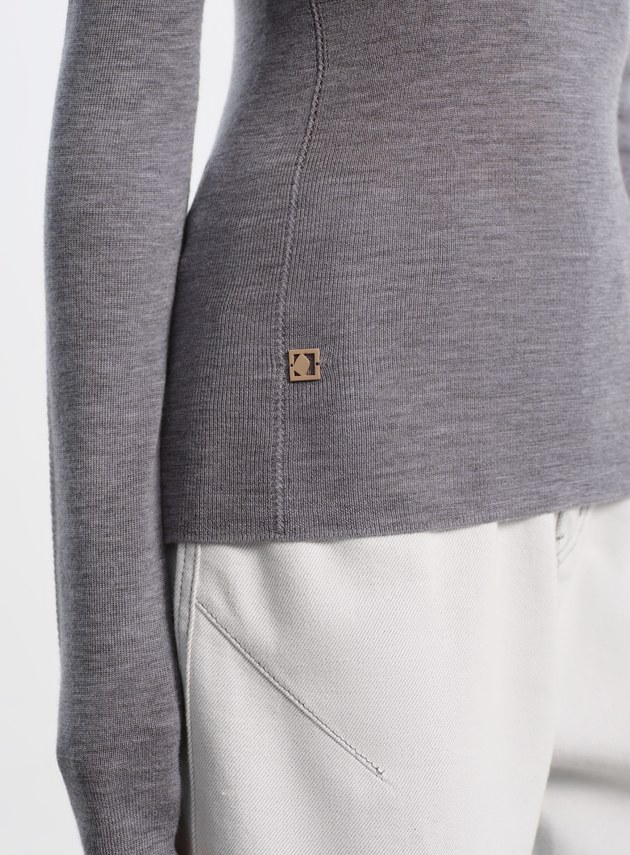 純羊毛半高領針織上衣