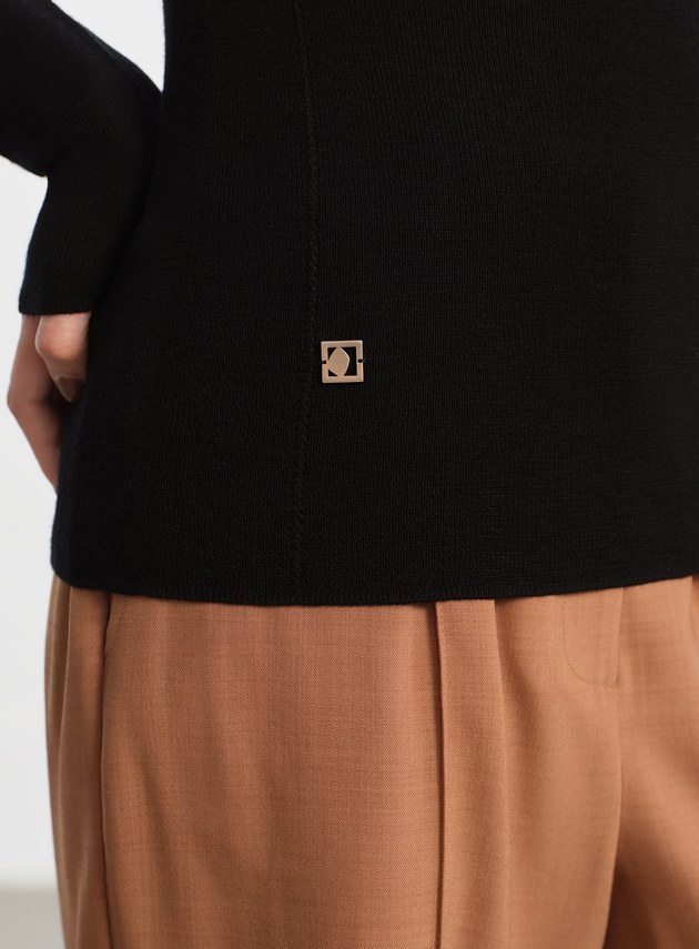 純羊毛半高領針織上衣