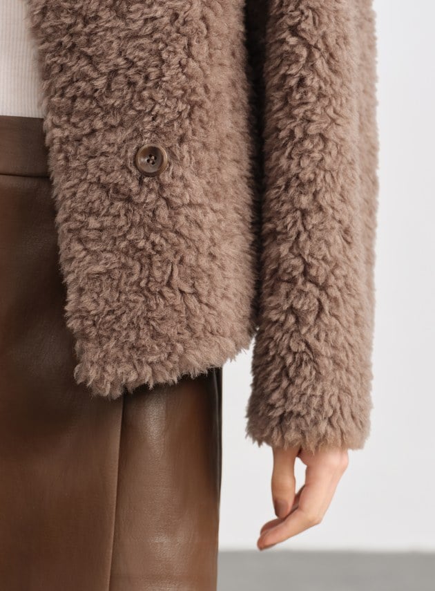 挺廓感羊毛半高領外套